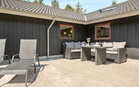 Jonas - 2.4Km from the Sea: Maison, Domicile, Toit, Chalet, Arbuste, Siding, Porte, Jardin, Ferme