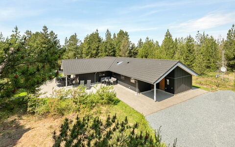 Jonas - 2.4Km from the Sea: Maison, Domicile, Toit, Chalet, Arbuste, Siding, Porte, Jardin, Ferme