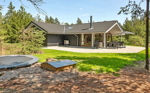 Jonas - 2.4Km from the Sea: Maison, Domicile, Toit, Chalet, Arbuste, Siding, Porte, Jardin, Ferme