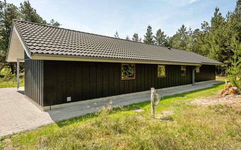 Jonas - 2.4Km from the Sea: Maison, Domicile, Toit, Chalet, Arbuste, Siding, Porte, Jardin, Ferme