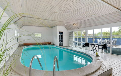 Madalena - 2.8Km from the Sea: Meubles, Design Intérieur, Chaise, Sol, Table, Recours, Sol, Plafond, Pièce, Eco Hôtel