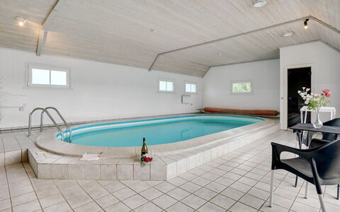 Madalena - 2.8Km from the Sea: Meubles, Design Intérieur, Chaise, Sol, Table, Recours, Sol, Plafond, Pièce, Eco Hôtel