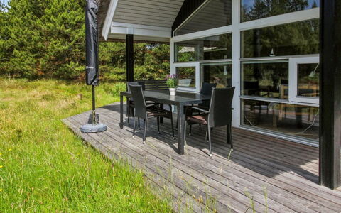 Karri - 1.1Km from the Sea: Bois, Chalet, Porche, Domicile, Dur, Planche, Ombre, Siding, Batiments Jardin, Biens