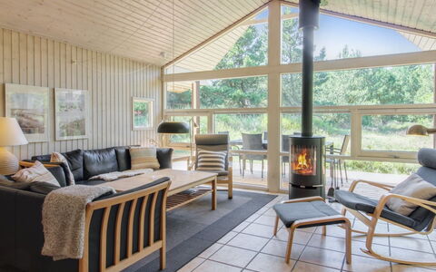 Karri - 1.1Km from the Sea: Design Intérieur, Sol, Bois, Plafond, Canapé, Meubles, Salon, Sol, Pièce, Domicile
