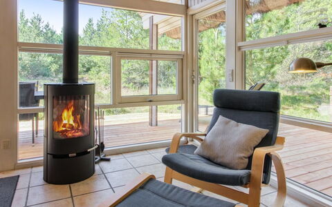 Karri - 1.1Km from the Sea: Meubles, Sol, Design Intérieur, Bois, Sol, Salon, Parquet, Chaise, Pièce, Domicile