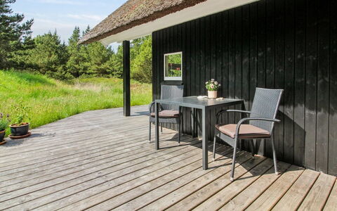 Karri - 1.1Km from the Sea: Bois, Parquet, Meubles, Dur, Planche, Plate-Forme, Porche, Mobilier De Jardin, Chaise, Tache De Bois