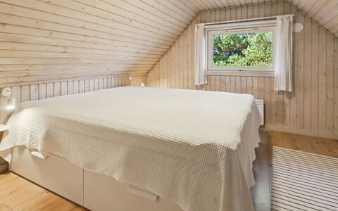 Karri - 1.1Km from the Sea: Chambre, Bois, Lit, Sol, Sol, Design Intérieur, Plafond, Drap De Lit, Meubles, Literie