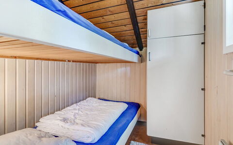 Lenia - 1Km from the Sea: Bois, Sol, Sol, Design Intérieur, Plafond, Chambre, Lit, Pièce, Tache De Bois, Lit Superposé
