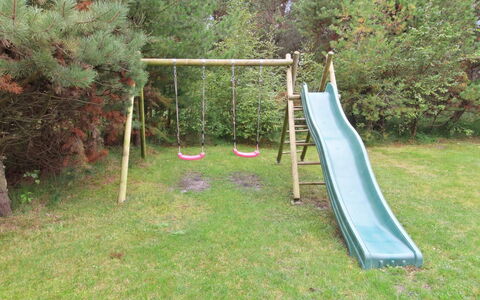 Lenia - 1Km from the Sea: Équipement Extérieur Play, Toboggan, Terrain De Jeux, Chute, Jardin, Ombre, Pelouse, Parc, Balançoire, Aménagement Paysager