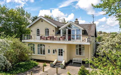 Styrkar - 4Km from the Sea: Toit, Maison, Lot Terre, Domicile, Chalet, Biens, Batiments Jardin, Ombre, Cabane En Rondins, Aménagement Paysager