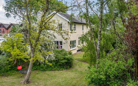 Styrkar - 4Km from the Sea: Toit, Maison, Lot Terre, Domicile, Chalet, Biens, Batiments Jardin, Ombre, Cabane En Rondins, Aménagement Paysager