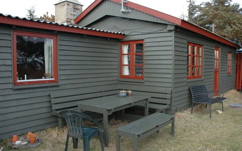 Annita - 300M from the Sea: Toit, Maison, Domicile, Chalet, Siding, Biens, Allée, Batiments Jardin, Cour, Cabanon