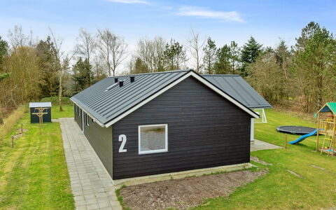 Human - 10.5Km from the Sea: Toit, Lot Terre, Chalet, Domicile, Zone Rurale, Cabanon, Siding, Batiments Jardin, Cabane En Rondins, Cabane