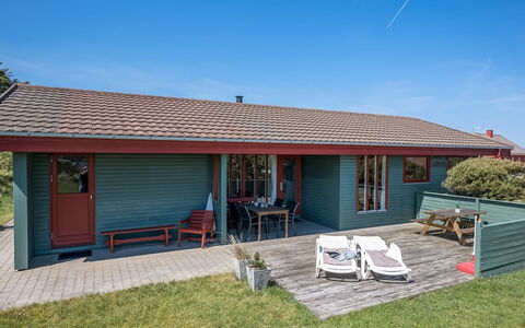 Steni - 250M from the Sea: Arbuste, Design Urbain, Couverture De Sol, Brique, Appartement, Biens, Brickwork, Balcon, Aménagement Paysager