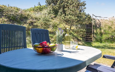 Steni - 250M from the Sea: Arbuste, Design Urbain, Couverture De Sol, Brique, Appartement, Biens, Brickwork, Balcon, Aménagement Paysager