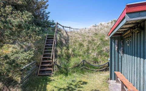 Steni - 250M from the Sea: Arbuste, Design Urbain, Couverture De Sol, Brique, Appartement, Biens, Brickwork, Balcon, Aménagement Paysager