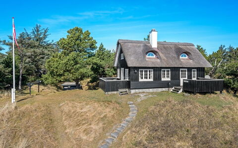 Erikke - 300M from the Sea: Maison, Domicile, Toit, Zone Résidentielle, Chalet, Biens, Ferme, Pelouse, Aménagement Paysager, Siding