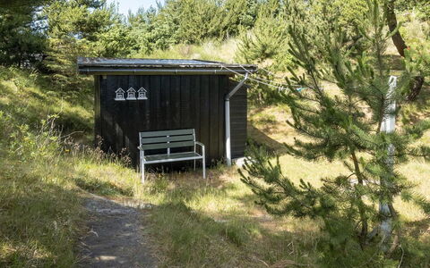 Erikke - 300M from the Sea: Maison, Domicile, Toit, Zone Résidentielle, Chalet, Biens, Ferme, Pelouse, Aménagement Paysager, Siding