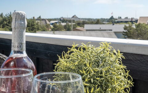 Erikke - 300M from the Sea: Maison, Domicile, Toit, Zone Résidentielle, Chalet, Biens, Ferme, Pelouse, Aménagement Paysager, Siding