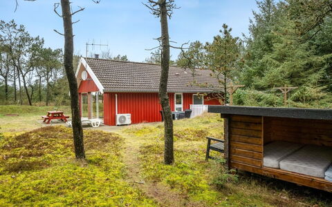 Tove - 1.5Km from the Sea: Bois, Chalet, Dur, Planche, Tache De Bois, Batiments Jardin, Conception, Cour, Cabane En Rondins, Arrière-Cour