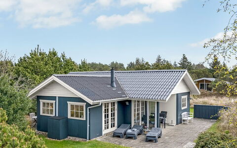 Dines - 1Km from the Sea: Chalet, Domicile, Maison, Toit, Porche, Biens, Siding, Batiments Jardin, Ferme, Cour