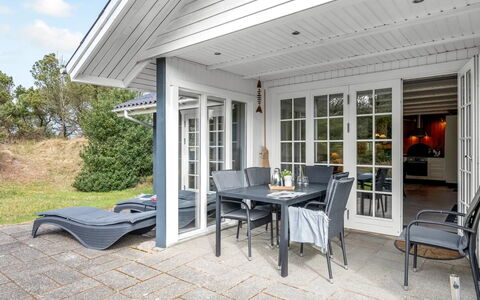 Dines - 1Km from the Sea: Chalet, Domicile, Maison, Toit, Porche, Biens, Siding, Batiments Jardin, Ferme, Cour