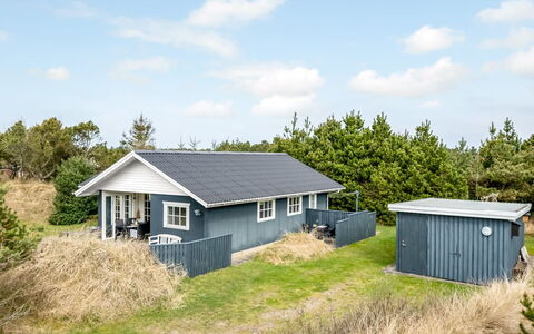 Dines - 1Km from the Sea: Chalet, Domicile, Maison, Toit, Porche, Biens, Siding, Batiments Jardin, Ferme, Cour