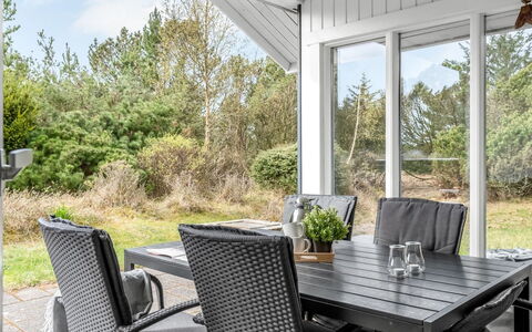 Dines - 1Km from the Sea: Chalet, Domicile, Maison, Toit, Porche, Biens, Siding, Batiments Jardin, Ferme, Cour