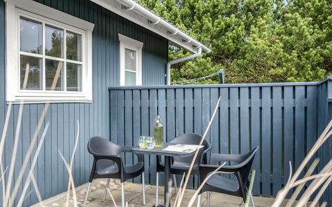 Dines - 1Km from the Sea: Chalet, Domicile, Maison, Toit, Porche, Biens, Siding, Batiments Jardin, Ferme, Cour