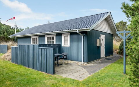 Dines - 1Km from the Sea: Chalet, Domicile, Maison, Toit, Porche, Biens, Siding, Batiments Jardin, Ferme, Cour