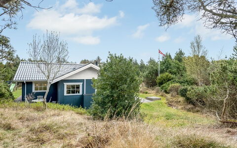 Dines - 1Km from the Sea: Chalet, Domicile, Maison, Toit, Porche, Biens, Siding, Batiments Jardin, Ferme, Cour