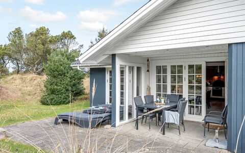 Dines - 1Km from the Sea: Chalet, Domicile, Maison, Toit, Porche, Biens, Siding, Batiments Jardin, Ferme, Cour
