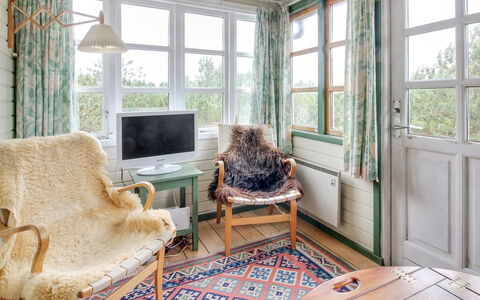 Jon - 400M from the Sea: Bois, Tache De Bois, Planche, Dur, Chalet, Plate-Forme, Siding, Ombre, Parquet, Batiments Jardin
