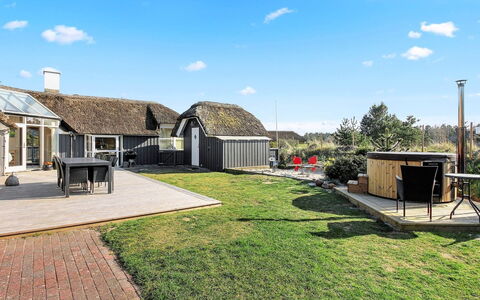 Ansine - 1.2Km from the Sea: Ciel, Toit, Maison, Domicile, Architecture, Chalet, Zone Résidentielle, Lot Terre, Zone Rurale, Biens