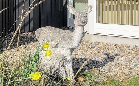 Ansine - 1.2Km from the Sea: Pelouse Ornement, Jardin, Cerf, Arrière-Cour
