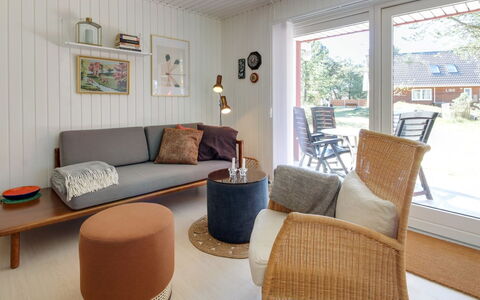 Aulikki - 900M from the Sea: Herbe, Maison, Toit, Domicile, Chalet, Arbuste, Lot Terre, Zone Rurale, Ferme, Couverture De Sol