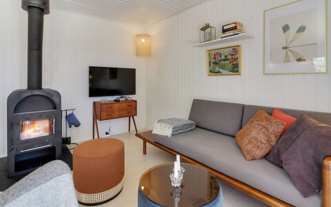 Aulikki - 900M from the Sea: Herbe, Maison, Toit, Domicile, Chalet, Arbuste, Lot Terre, Zone Rurale, Ferme, Couverture De Sol