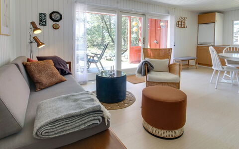 Aulikki - 900M from the Sea: Herbe, Maison, Toit, Domicile, Chalet, Arbuste, Lot Terre, Zone Rurale, Ferme, Couverture De Sol
