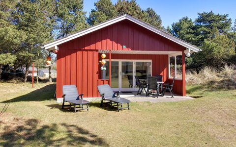 Aulikki - 900M from the Sea: Herbe, Maison, Toit, Domicile, Chalet, Arbuste, Lot Terre, Zone Rurale, Ferme, Couverture De Sol
