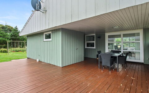Livia - 900M from the Sea: Bois, Dur, Planche, Siding, Tache De Bois, Plate-Forme, Ombre, Cour, Arrière-Cour, Parquet