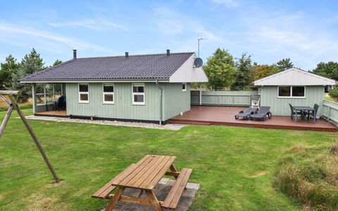 Livia - 900M from the Sea: Bois, Tache De Bois, Planche, Dur, Chalet, Plate-Forme, Siding, Ombre, Parquet, Batiments Jardin