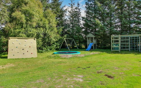 Patrik - 1.4Km from the Sea: Herbe, Jardin, Lot Terre, Pelouse, Arrière-Cour, Cour, Aménagement Paysager, Parc, Prairie, Ombre