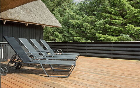 Patrik - 1.4Km from the Sea: Bois, Mobilier De Jardin, Dur, Composite, Meubles, Planche, Plate-Forme, Parquet, Tache De Bois