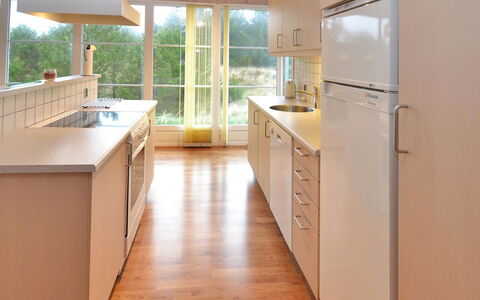 Juste - 2.2Km from the Sea: Cuisine, Sol, Comptoir, Design Intérieur, Sol, Bois, Cabinetry, Parquet, Appareil De Cuisine, Evier
