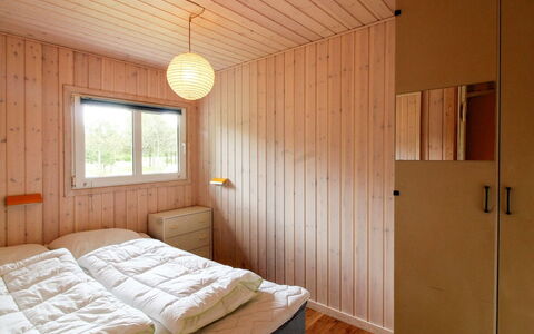 Juste - 2.2Km from the Sea: Chambre, Mur, Lit, Bois, Design Intérieur, Plafond, Drap De Lit, Sol, Sol, Literie
