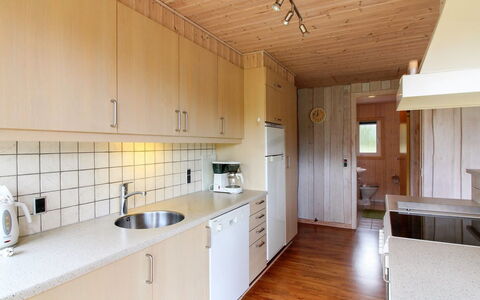 Juste - 2.2Km from the Sea: Cuisine, Comptoir, Sol, Design Intérieur, Sol, Bois, Évier, Appareil De Cuisine, Luminaire Plomberie, Cabinetry