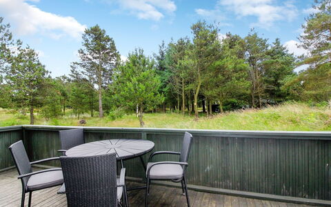 Juste - 2.2Km from the Sea: Mobilier De Jardin, Jardin, Plate-Forme, Clôture, Dur, Aménagement Paysager, Chaise, Ombre, Tableau De Plein Air, Cour