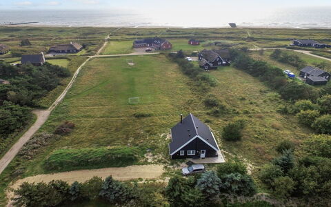Tinemarie - 200M from the Sea: Herbe, Maison, Toit, Domicile, Chalet, Arbuste, Lot Terre, Zone Rurale, Ferme, Couverture De Sol