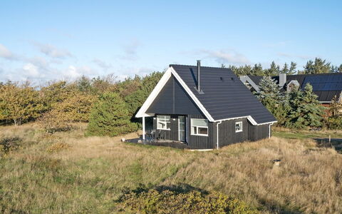 Tinemarie - 200M from the Sea: Herbe, Maison, Toit, Domicile, Chalet, Arbuste, Lot Terre, Zone Rurale, Ferme, Couverture De Sol