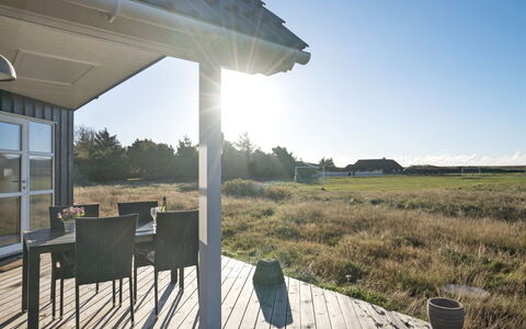 Tinemarie - 200M from the Sea: Herbe, Maison, Toit, Domicile, Chalet, Arbuste, Lot Terre, Zone Rurale, Ferme, Couverture De Sol